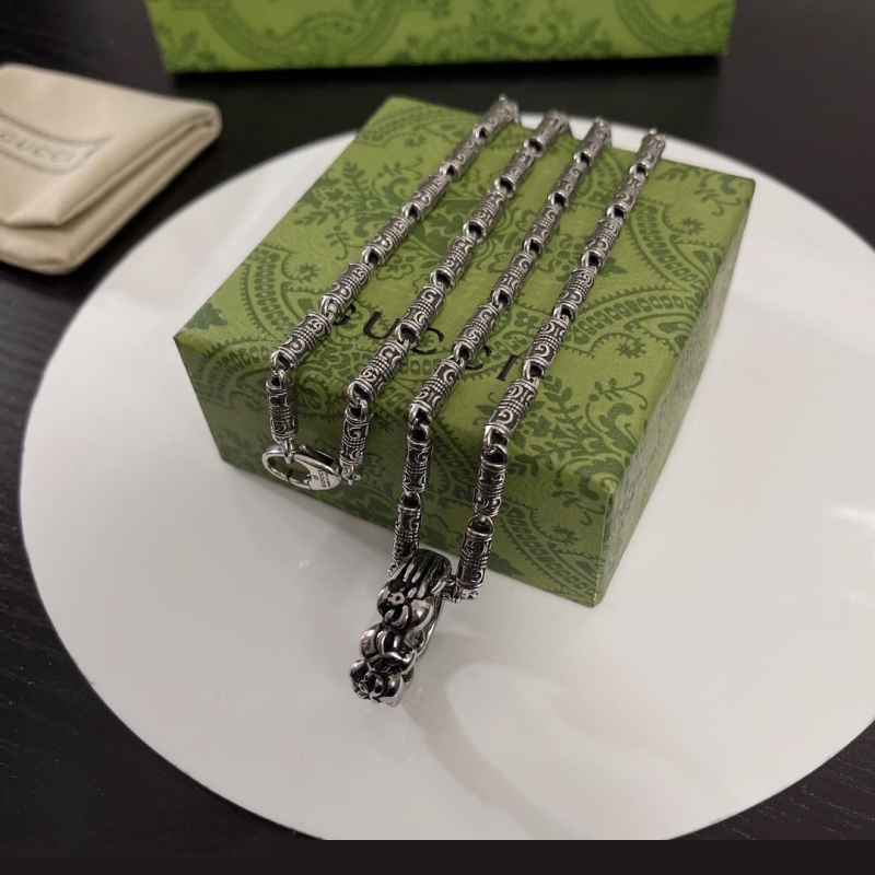 G*u*i necklaces